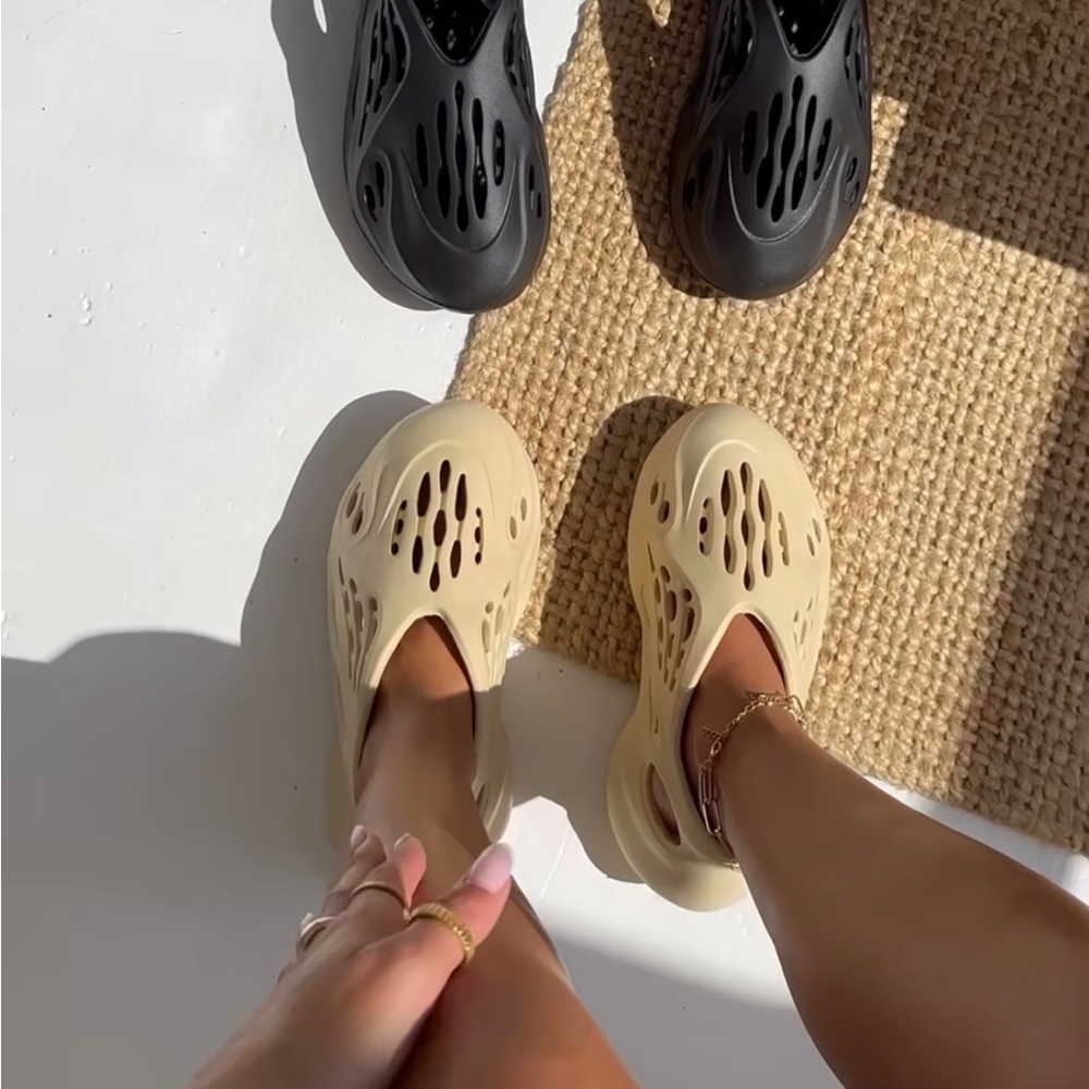 EGO Super Bass Cream Rubber Slides